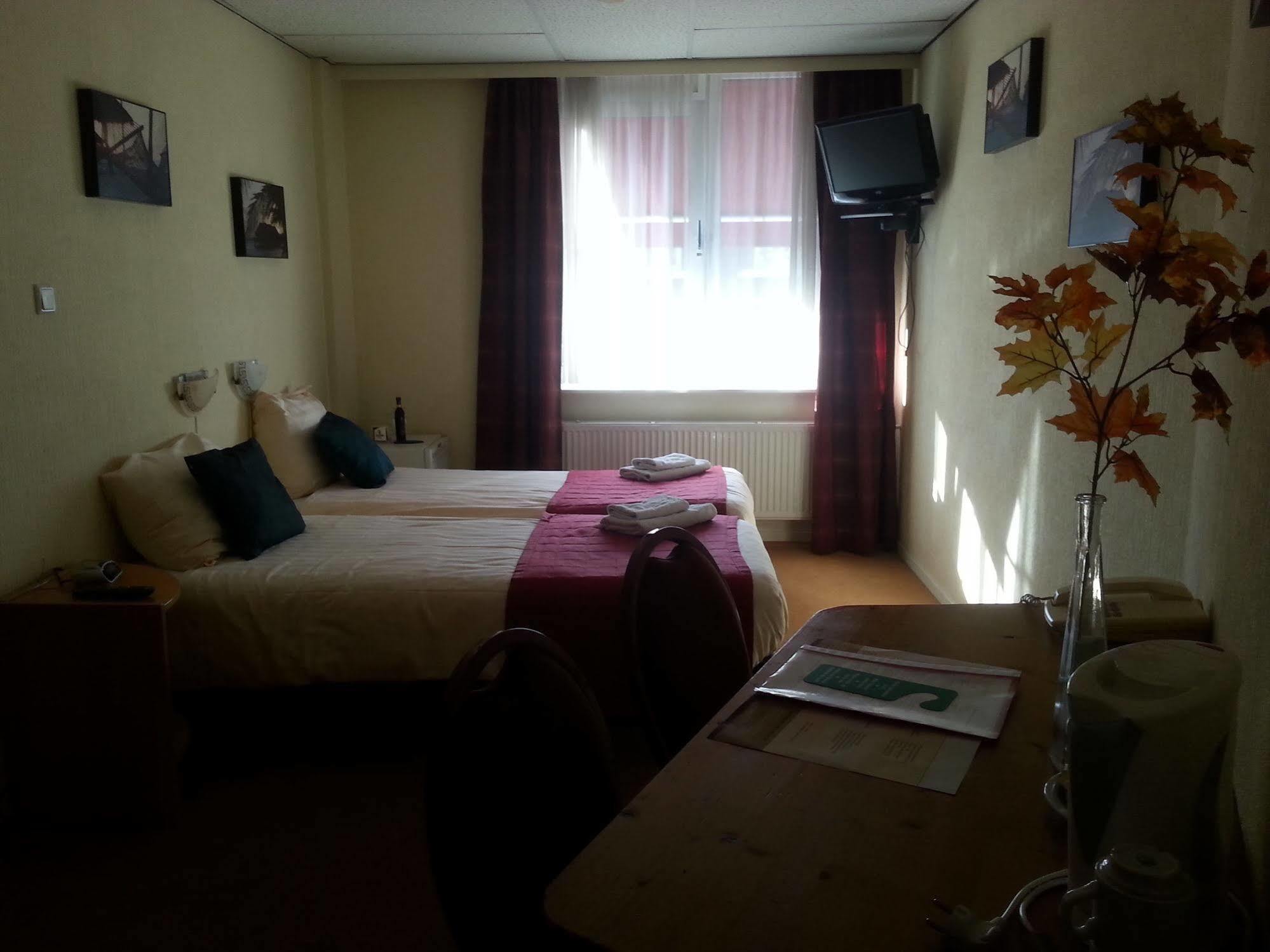Oranje Hotel Ситард Екстериор снимка