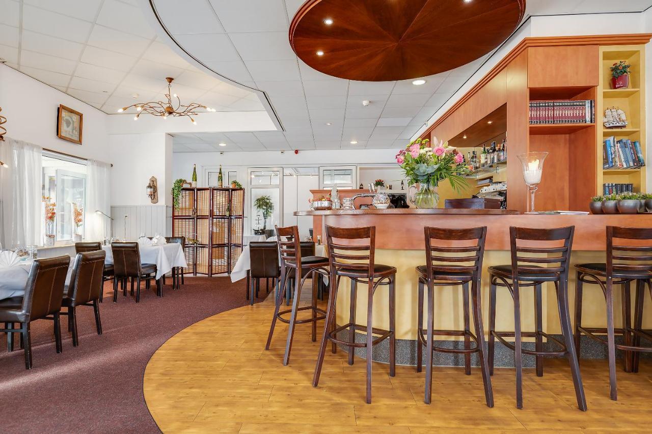 Oranje Hotel Ситард Екстериор снимка