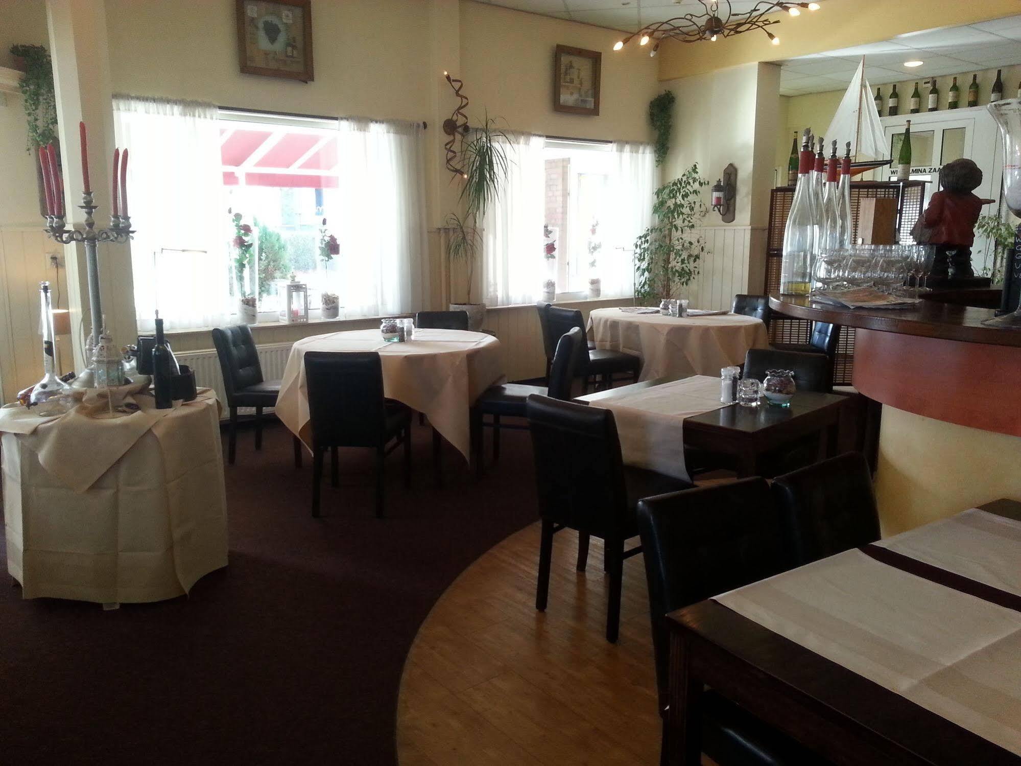 Oranje Hotel Ситард Екстериор снимка